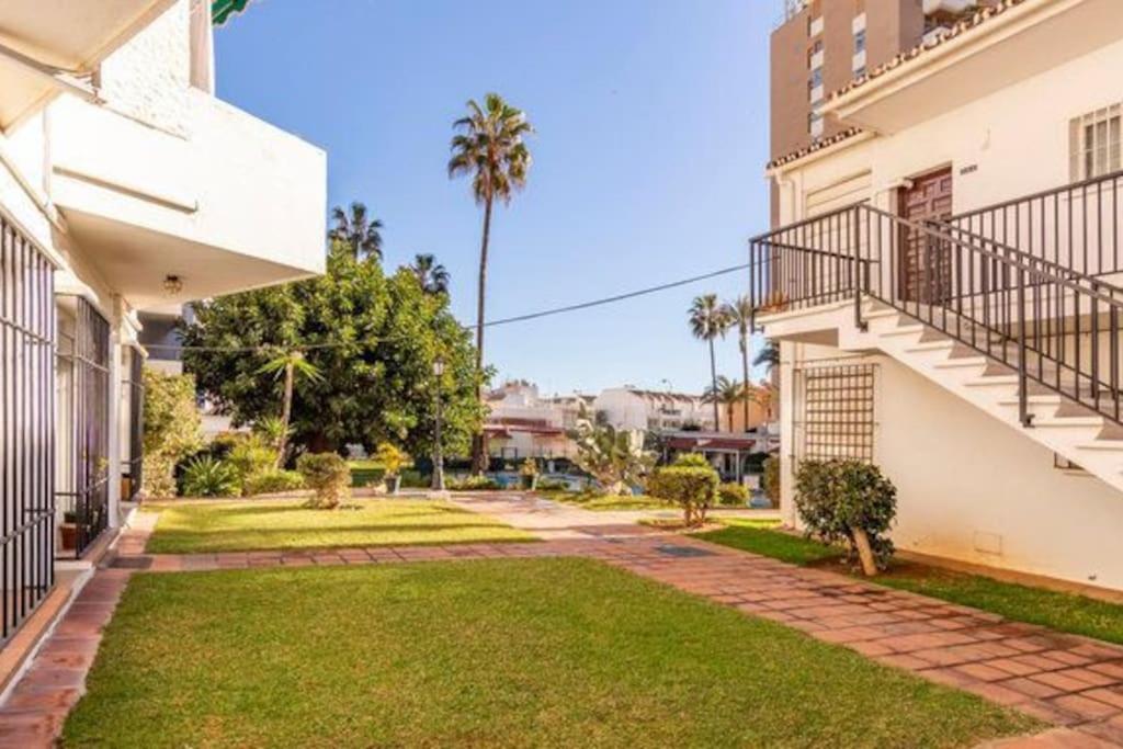 Playa Carihuela By Hdc Apartments Torremolinos Exterior photo