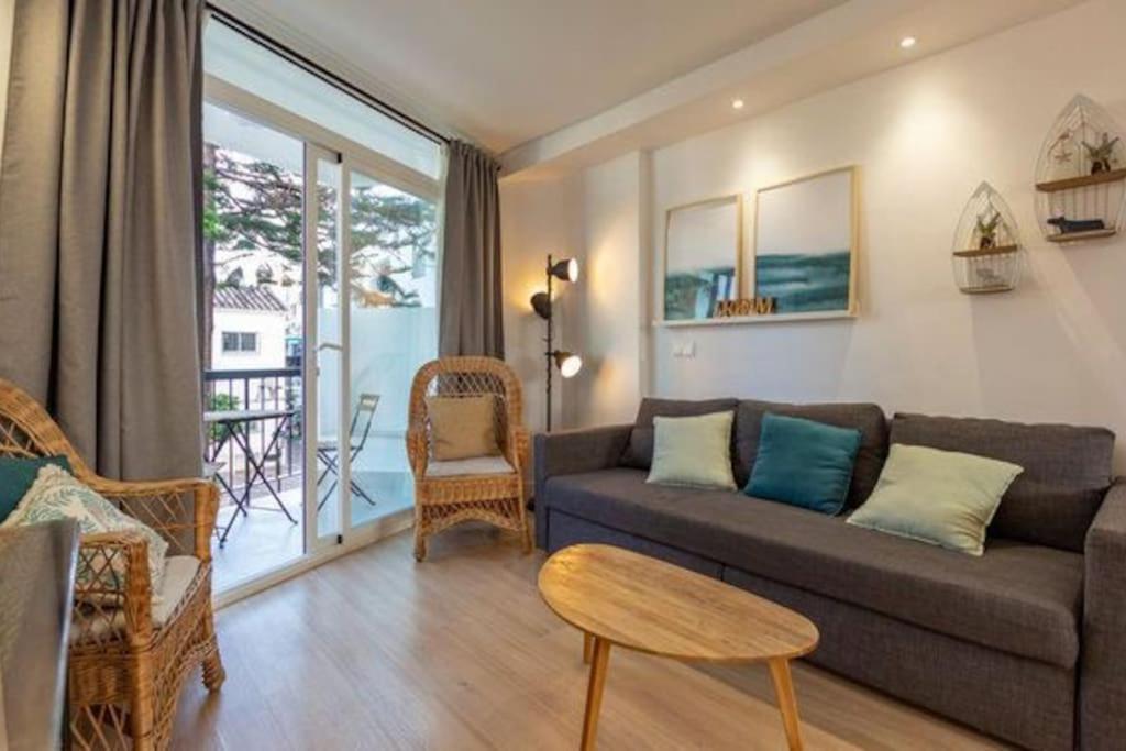Playa Carihuela By Hdc Apartments Torremolinos Exterior photo