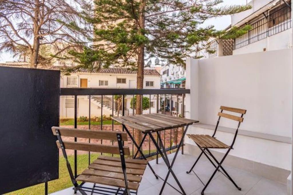 Playa Carihuela By Hdc Apartments Torremolinos Exterior photo